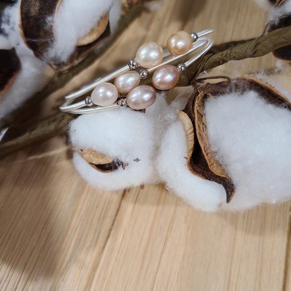 🩶🩷NEW🩶🩷 STUNNING!! Wire Wrapped Cotton Candy Freshwater Pearls in SILVER - Picture 4 of 11